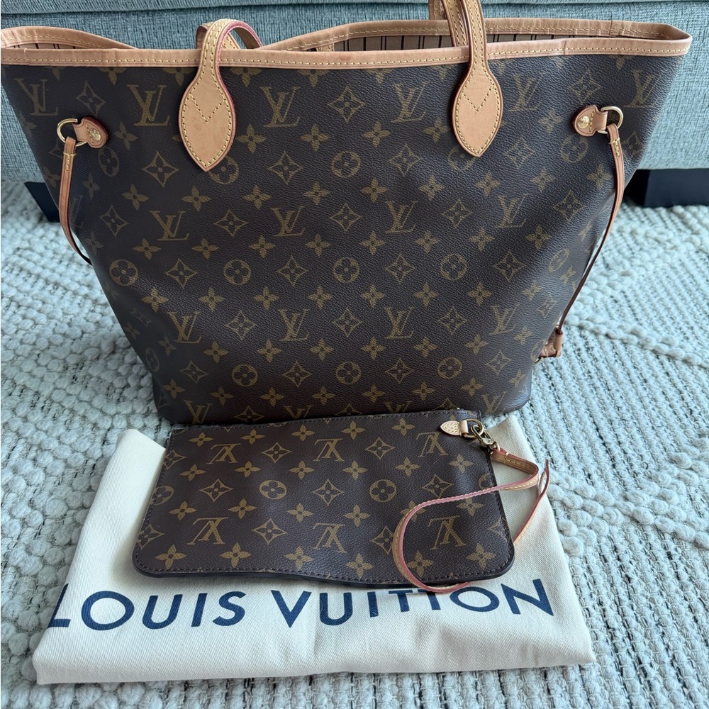 Louis Vuitton Neverfull MM Monogram Beige Interior